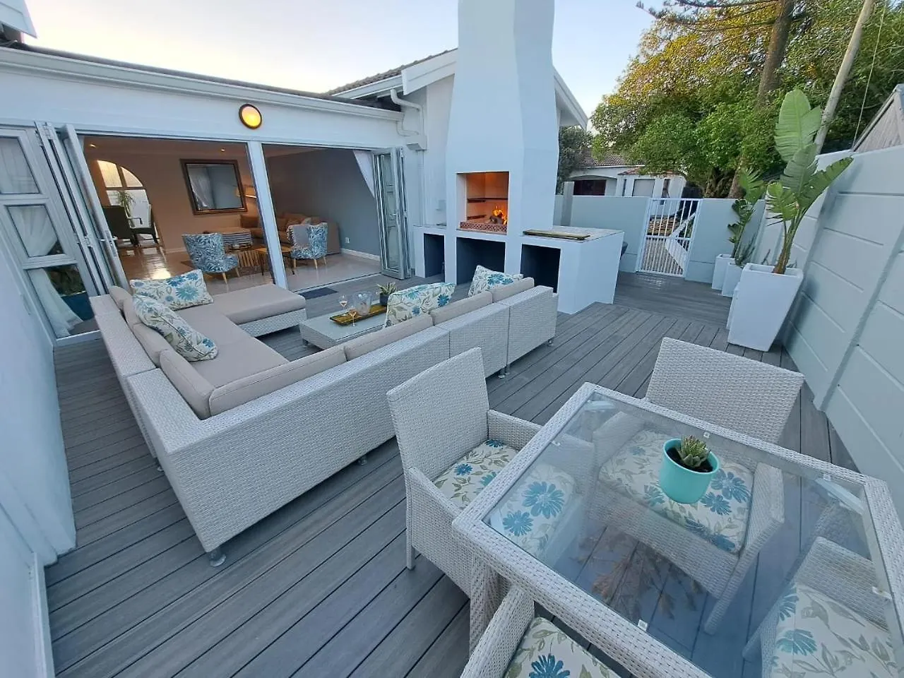 Spray Villa With Hot Tub And Close To The Beach Bloubergstrand 0*,
