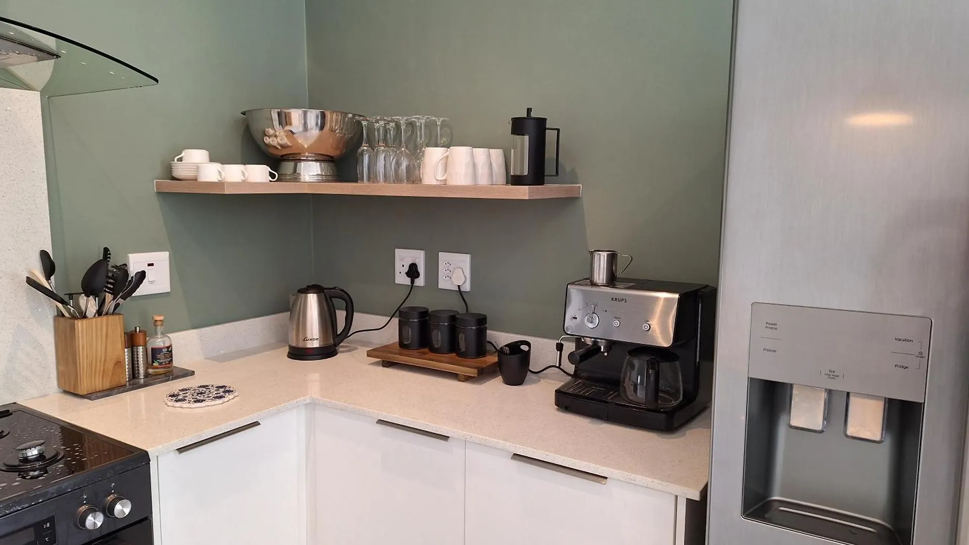 Spray Villa With Hot Tub And Close To The Beach Bloubergstrand Holiday home