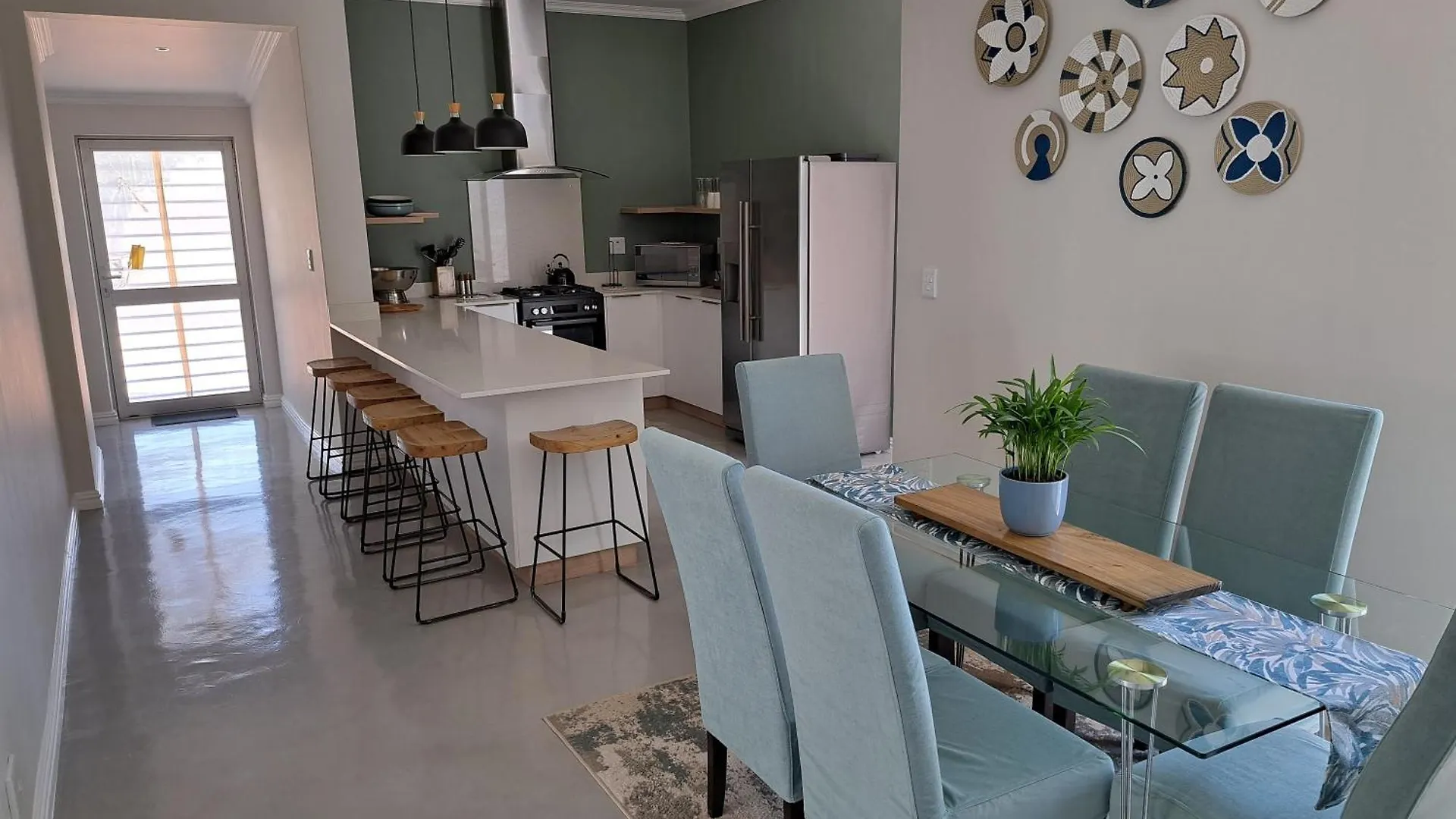 Spray Villa With Hot Tub And Close To The Beach Bloubergstrand