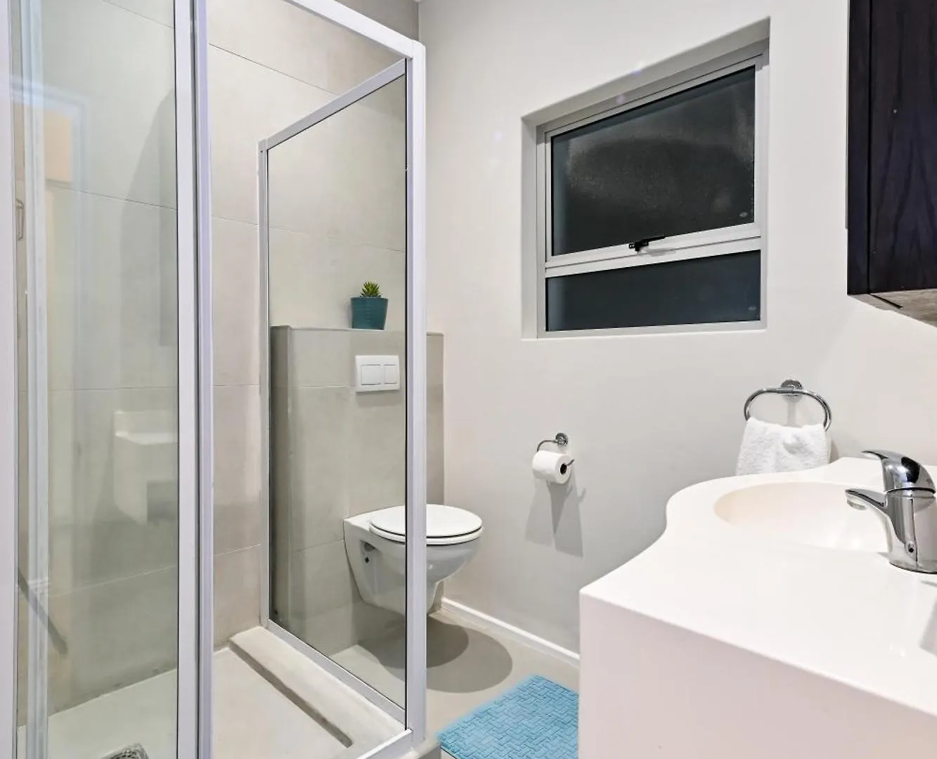 Spray Villa With Hot Tub And Close To The Beach Bloubergstrand Holiday home
