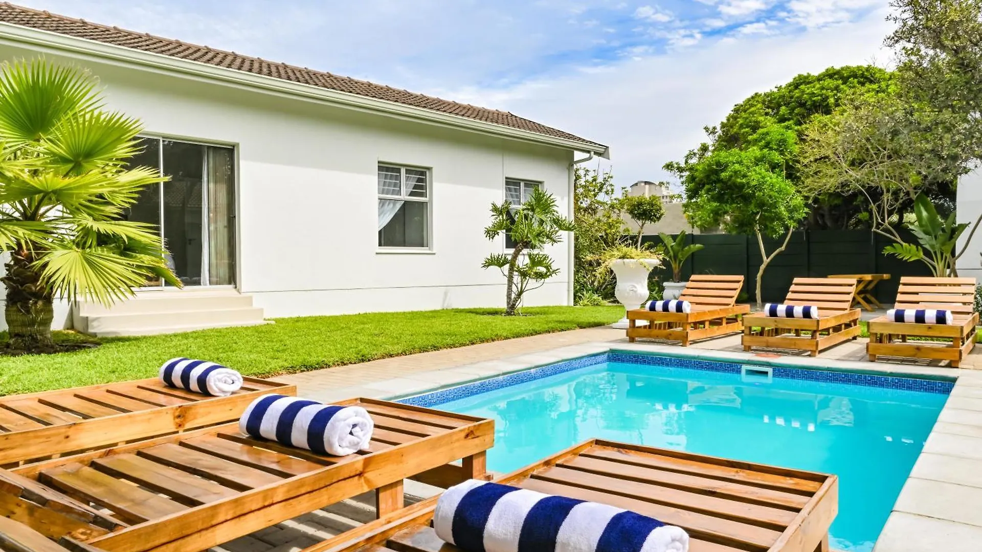 Spray Villa With Hot Tub And Close To The Beach Bloubergstrand 0*,